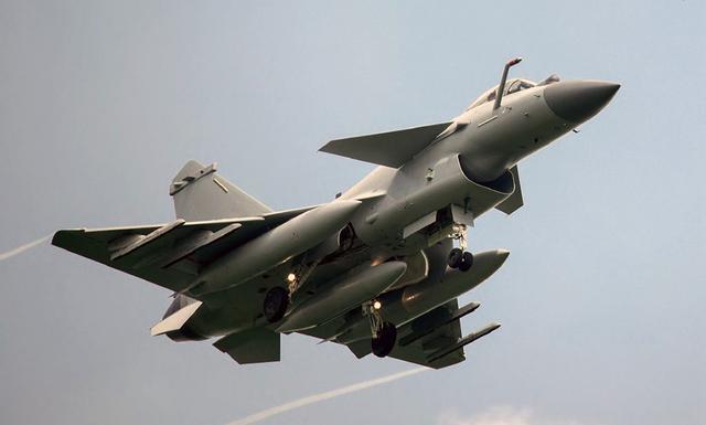 中国已同时列装第四种三代半战机:先进战机数