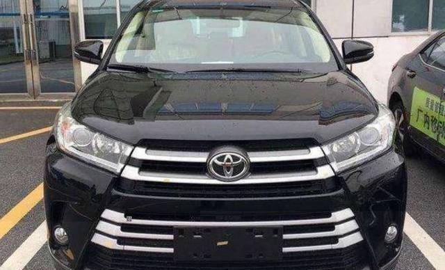 18款丰田汉兰达正式到店，帅到飞起，哪里都好就这点让我犹豫！