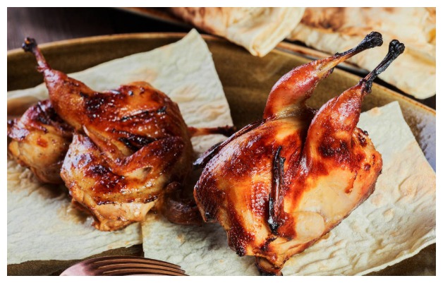 大学生毕业创业卖油炸鹌鹑,10元一个,点睛之笔