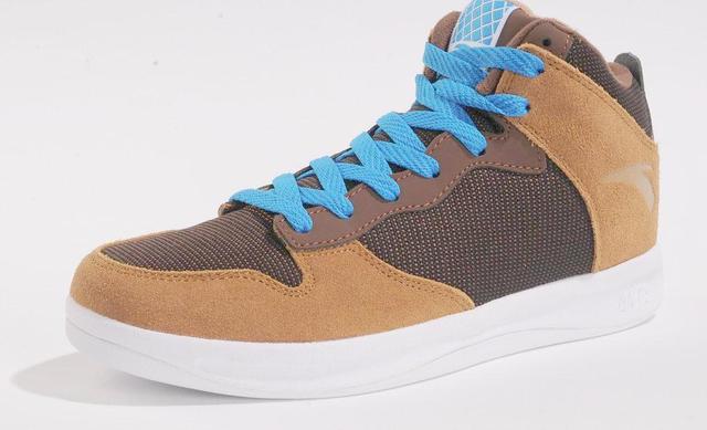 几种把运动鞋变黄的白边洗白白的方法