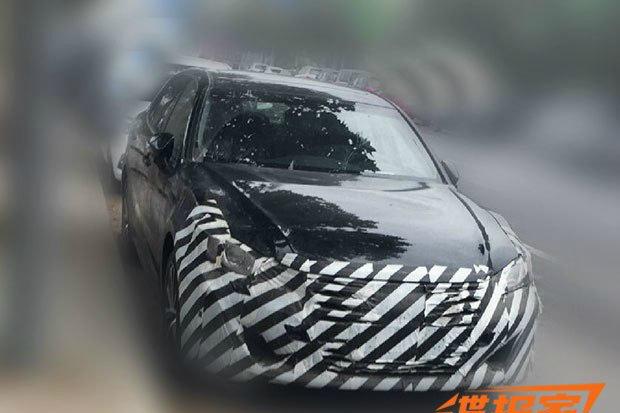 内饰变化不大 曝国产新款皇冠路试谍照