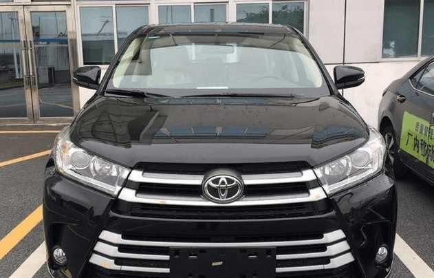 首批18款汉兰达实车到店，搭载3.5L+8AT，更实用的6座版来了