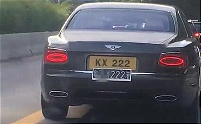 393万宾利现广东,看到车牌颜色那一刻,即便开迈巴赫也