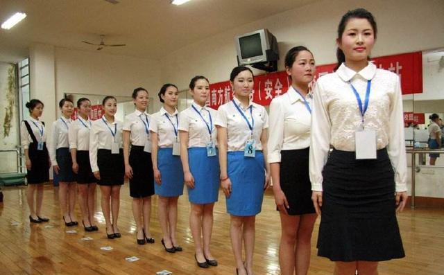 男面试官:你和男领导出差只剩一间房,怎么办?