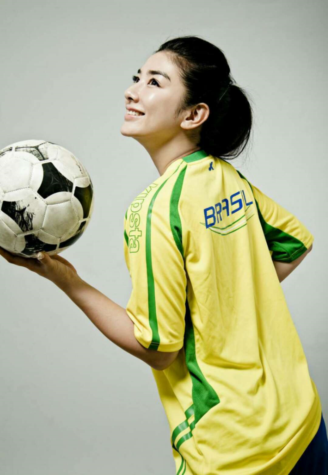 中国足球宝贝天团!唐嫣清纯柳岩火辣,最后一位