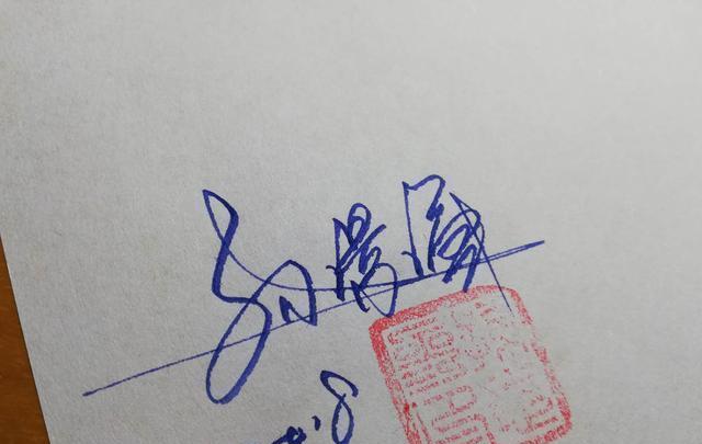 这个小伙设计的艺术签名很特别,可以来一个!