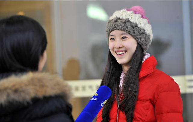 刘强东20岁那年奶茶妹出生了,但章泽天的背景