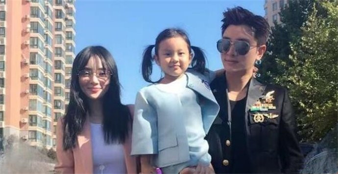 李小璐离婚了吗?李小璐承认二胎预产期贾乃亮