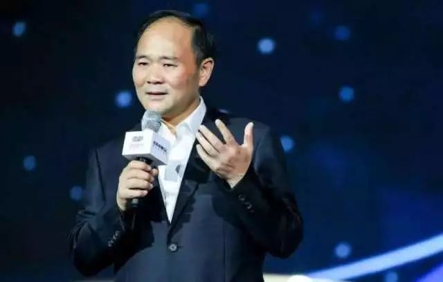 颠覆还是忽悠?互联网造车迎来生死大考丨小饭桌观察