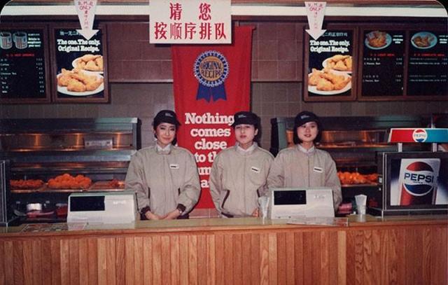 1987年11月12日,肯德基在中国的第一家餐厅正式开业