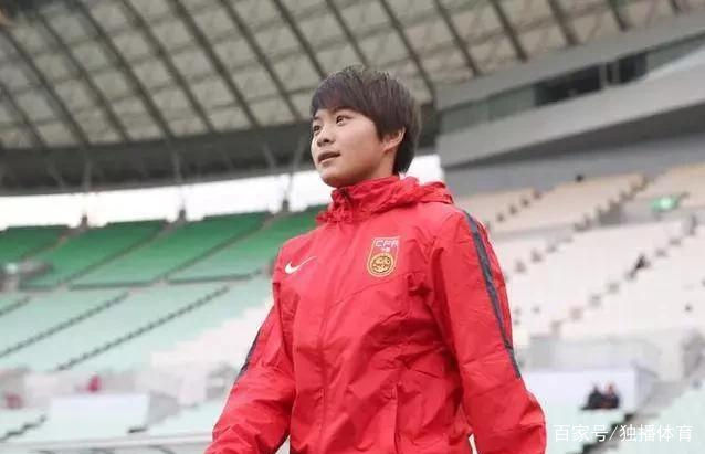 王霜自爆巴黎的年薪不及国内一半,可她不顾父