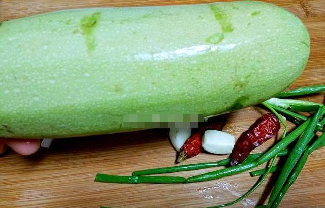 这才是西葫芦的正确打开方式,不炒也不煎饼,做
