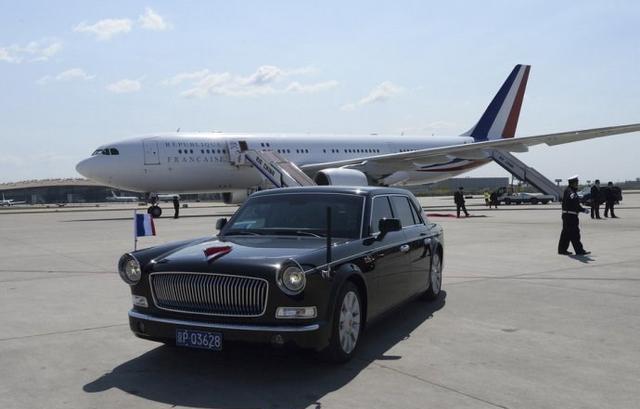 500万红旗L5第一次亮相国际舞台时, 却只挂了这块民用蓝牌