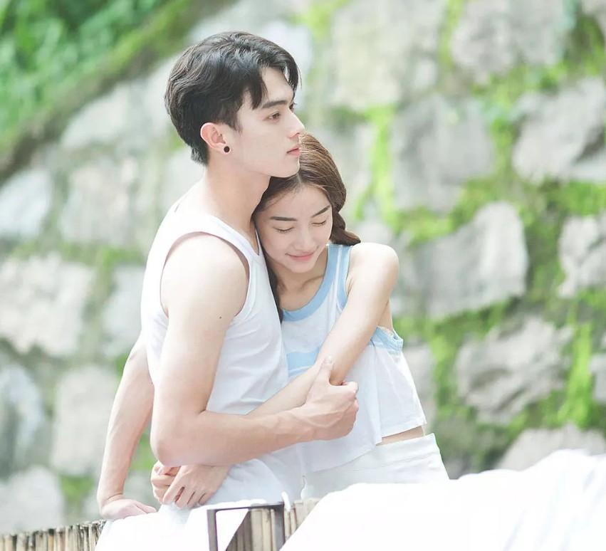 恋爱写真都被扒出!许凯初中旧照曝光颜值根本