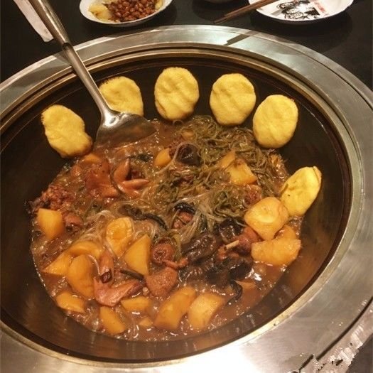 坐在哈尔滨炕头上吃的几家特色铁锅炖,地道东北味
