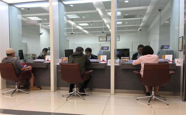 有200万存银行,如果只靠利息生活,会发生什么