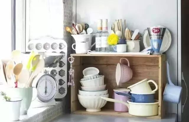 家房子并不小,也有各种收纳柜,却总显得家里乱