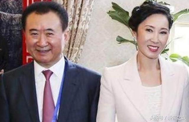 只知王思聪父亲,没想到爷爷外公背景更强,难怪称“国民老公”!