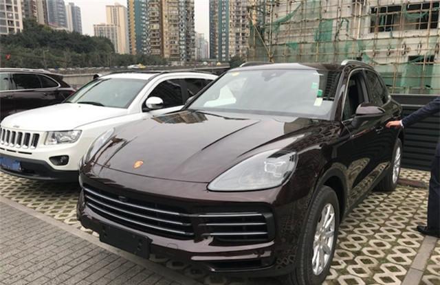 首批新卡宴到店实拍，外形更精致运动，内饰同级最强，不服不行！