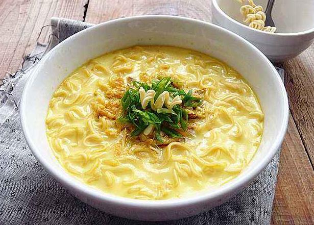 牛奶煮泡面过时了,这个方便面火爆吃法,营养