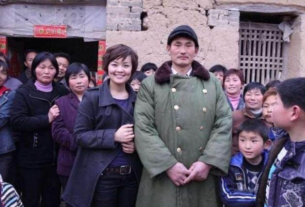 49岁朱之文一家近照,儿子长相帅气,女儿肥胖,妻子长相一言难尽