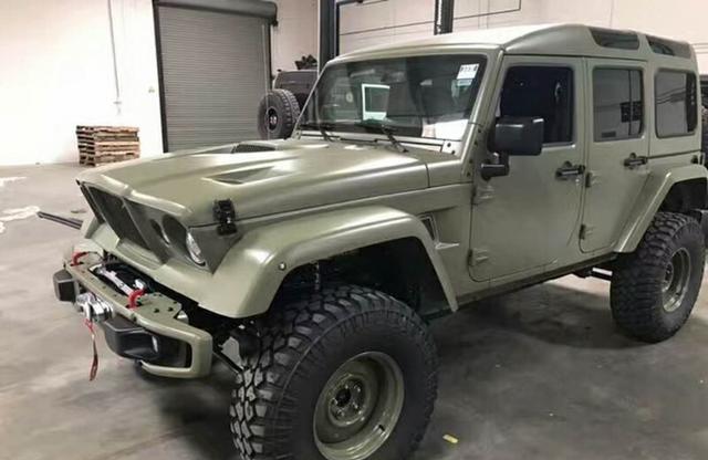 国内首辆M715上牌了，车主试开后赞不绝口，不愧是越野之王！