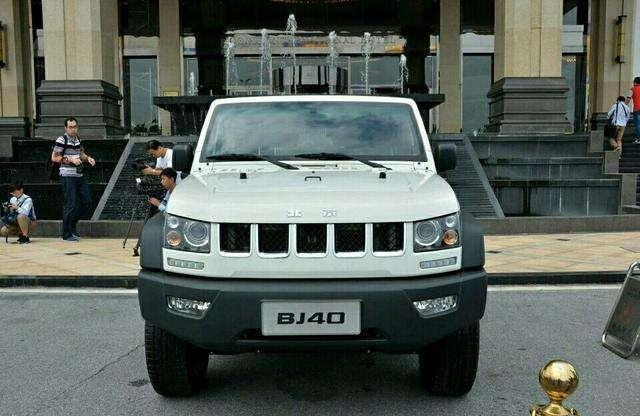 战狼2让北汽的BJ40名声大增! 2.3T+250马力, 仅12万