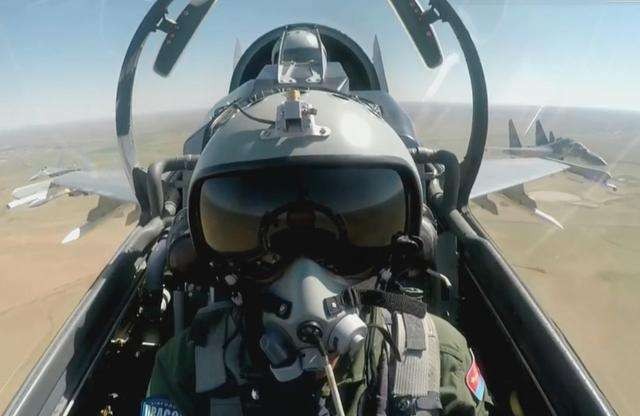 歼20最科幻的装备,世界级头盔显示器,飞行员“指哪打哪”