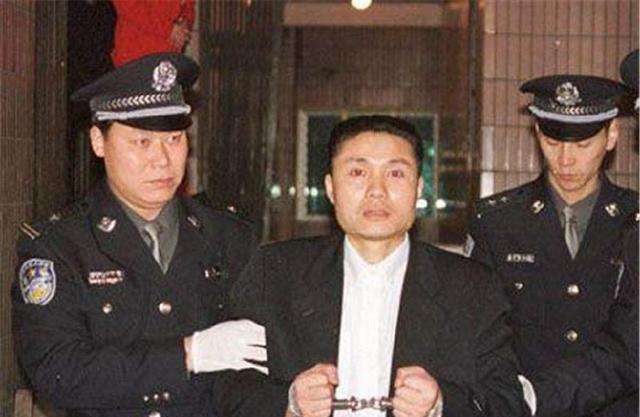 张君团伙杀害50人案:张君的5个女人,为什么只有她没被