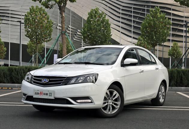 为什么吉利帝豪卖得好, 被大货车压到后车身没有大变形