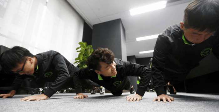实拍王者荣耀顶级战队训练, 原来职业选手这么
