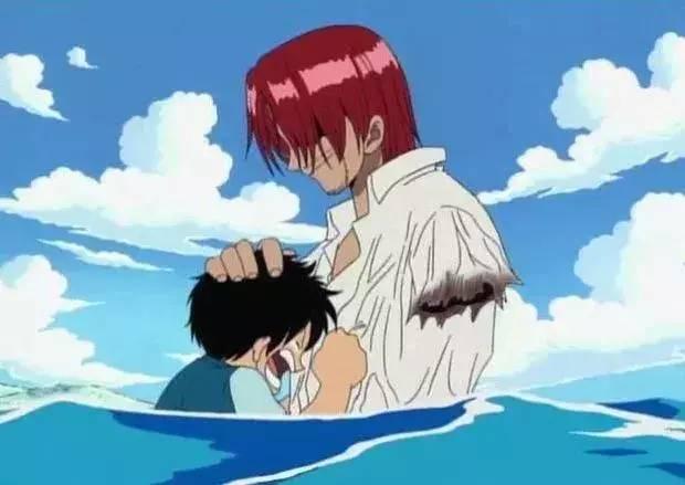 海贼王:同样失去手臂，两人痛苦不堪，香克斯却能面对微笑