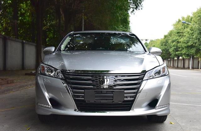 丰田皇冠这车表现如何？省心舒服还保值！