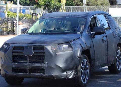 丰田发布RAV4新车预告图，4月将亮相纽约车展！