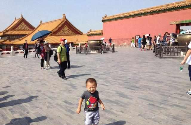 2岁孩子喜欢乱跑,疑似多动症,你是不是也有拴