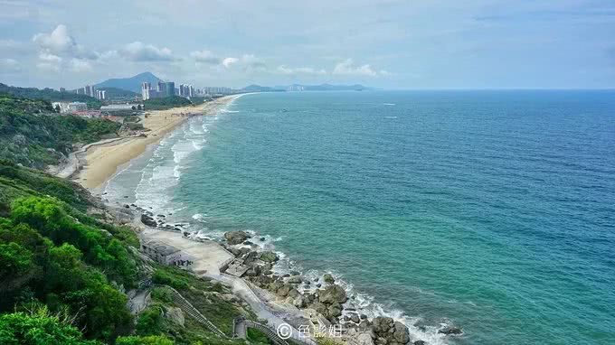 浪在阳江十里银滩大角湾