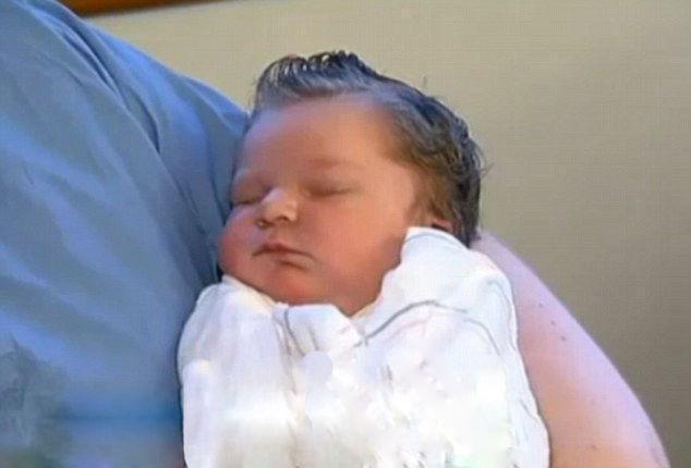 突然肚子疼,到医院1个小时之后生了一个孩子,