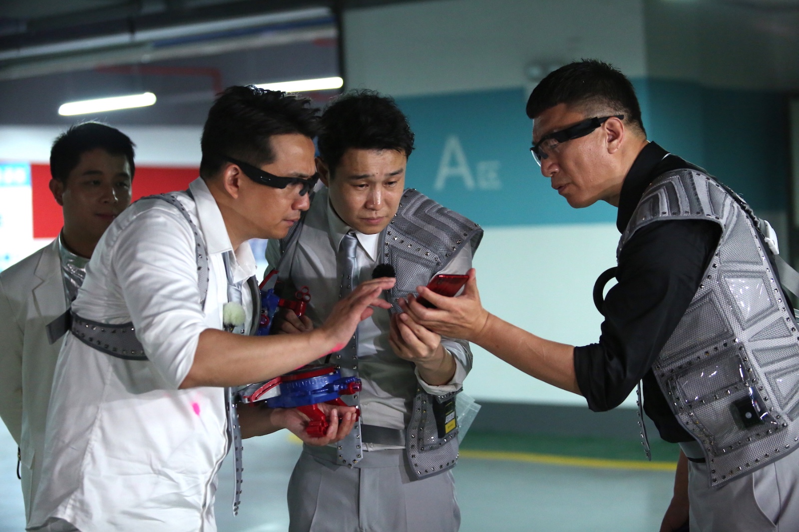 《极限挑战》科技感满屏似科幻大片 罗志祥孙