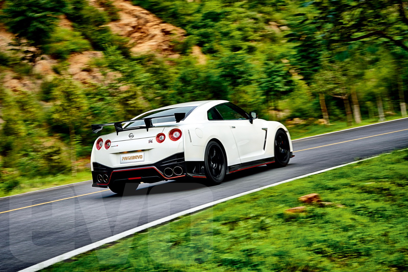 终极战神 试驾日产 GT-R Nismo(下)| evo特别策