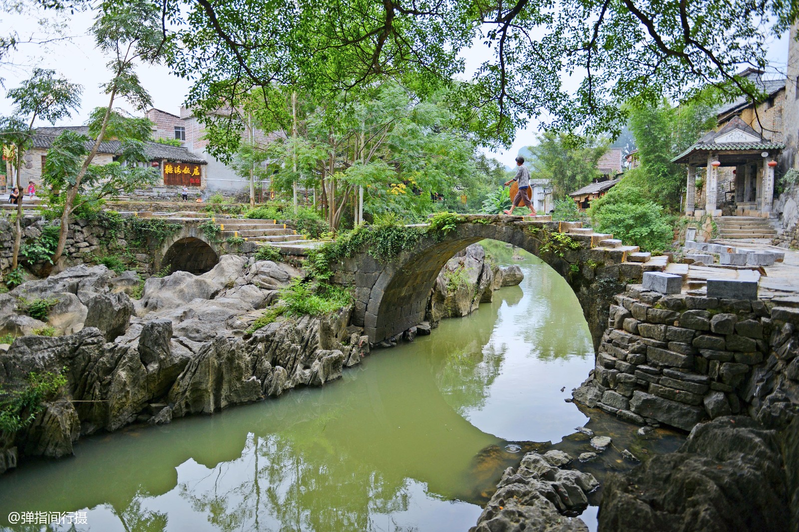 小桥流水人家,中国5个最美水乡古镇,第1个最好玩可坐在水里吃饭