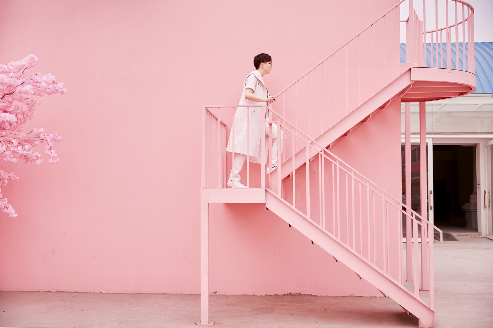 毛不易创作专辑《平凡的一天》第三主打《借》