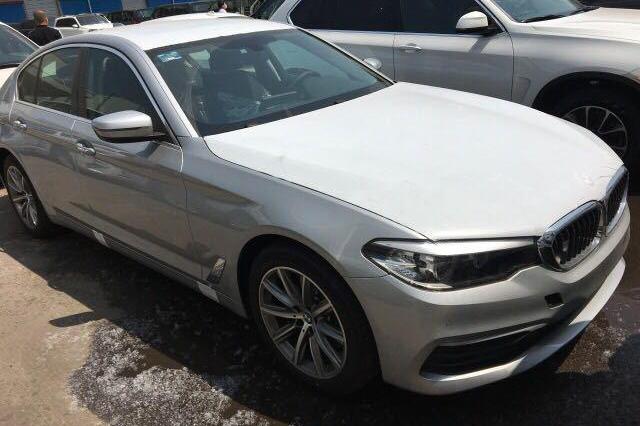 18款宝马520i墨版纯进口配置更高动力更足