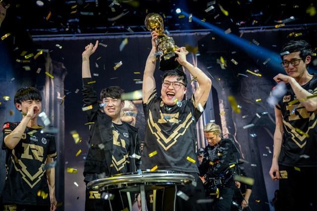 英雄联盟:RNG夺冠赛语音公开,Uzi喊话奠定胜利