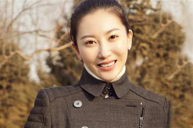 此人是章子怡嫂子, 在延禧攻略仅仅一个配角, 实际上是投资老板