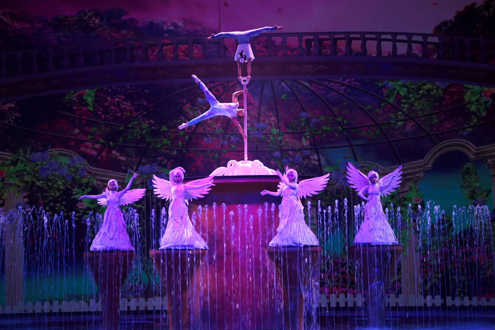 《驼铃传奇》秀:再现丝绸之路的艰辛与辉煌