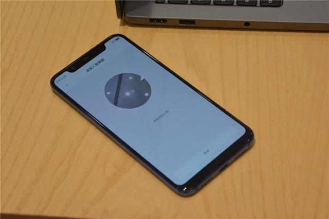 小米8亮蓝色标准版首发上手, 还是很漂亮的