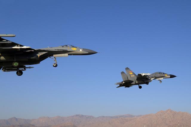 歼11与歼16有什么区别?看完你就知道了