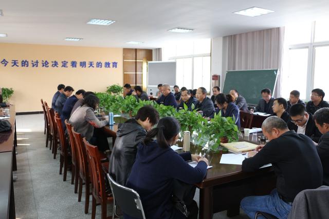 阜南县教育局对阜南一小教育集团领导班子集体