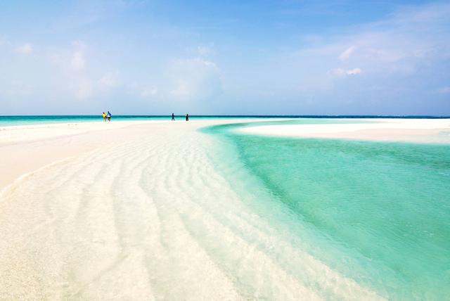 中国最大城市:GDP倒数有8座机场!美过马尔代