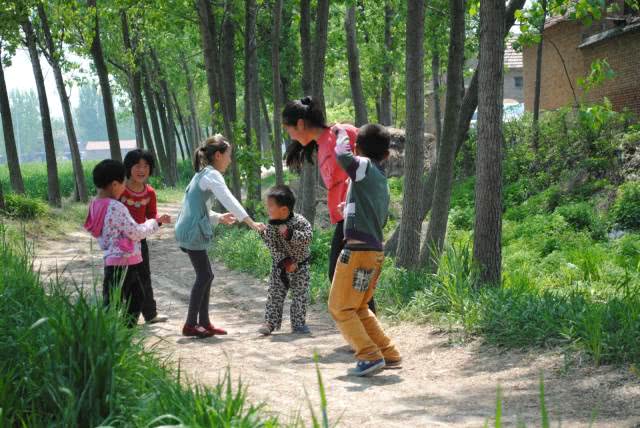 一组农村图片和一段乡土文字,帮你找回童年的记忆!
